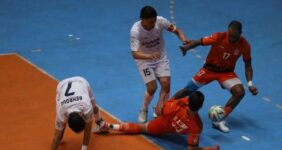 گاز اشک‌آور در لیگ فوتسال؛ بازیکن ملی‌پوش شستشوی ریه شد!