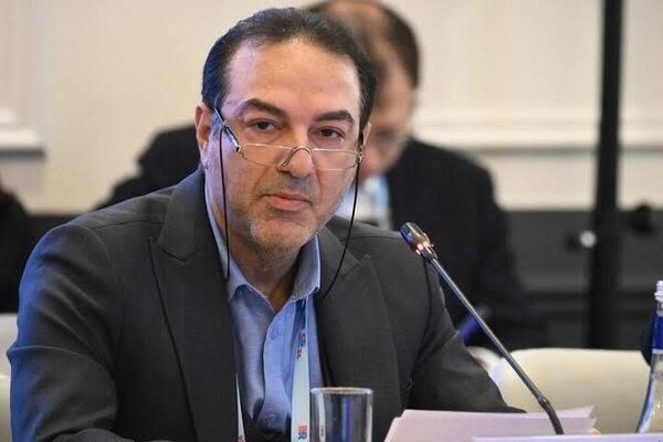 کارکنان نظام سلامت با تمام توان در حال ارائه خدمات هستند