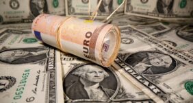 ابهام در سرنوشت میلیاردها دلار ارز صادراتی / چرا دلارها به مسیر رسمی برنمی‌گردند؟