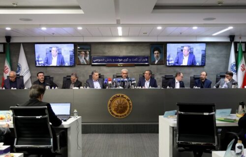 مدنی‌زاده: روش فعلی قیمت‌گذاری دارو پاسخگو نیست | همتی: محدودیت بانکی صادرکنندگان عراق رفع می‌شود